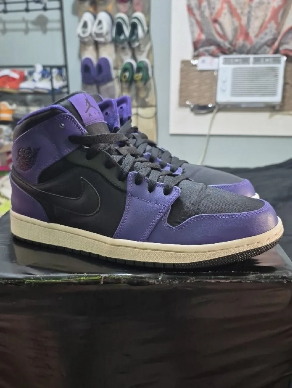 Air Jordan 1 Retro Mid 